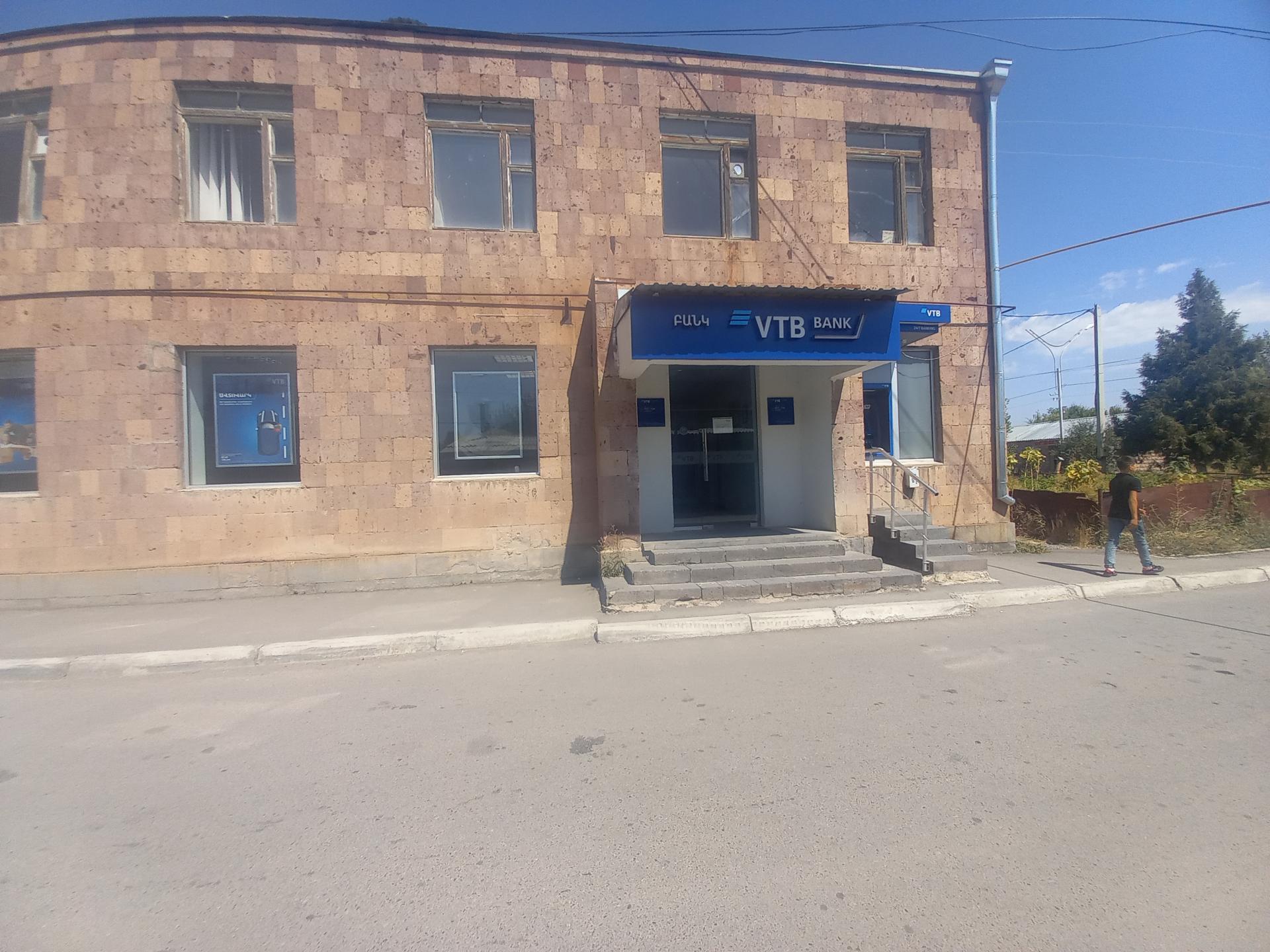 Մարզ Շիրակ, համայնք Ախուրյան, Ջրաշինարարների բանավան 1-ին փողոց 2 վարչական շենք